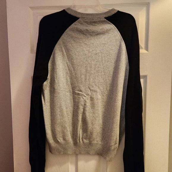 new LRG Raglan V-Neck Pullover Sweater Grey Black Embroidered Giraffe Mens M - Picture 4 of 4